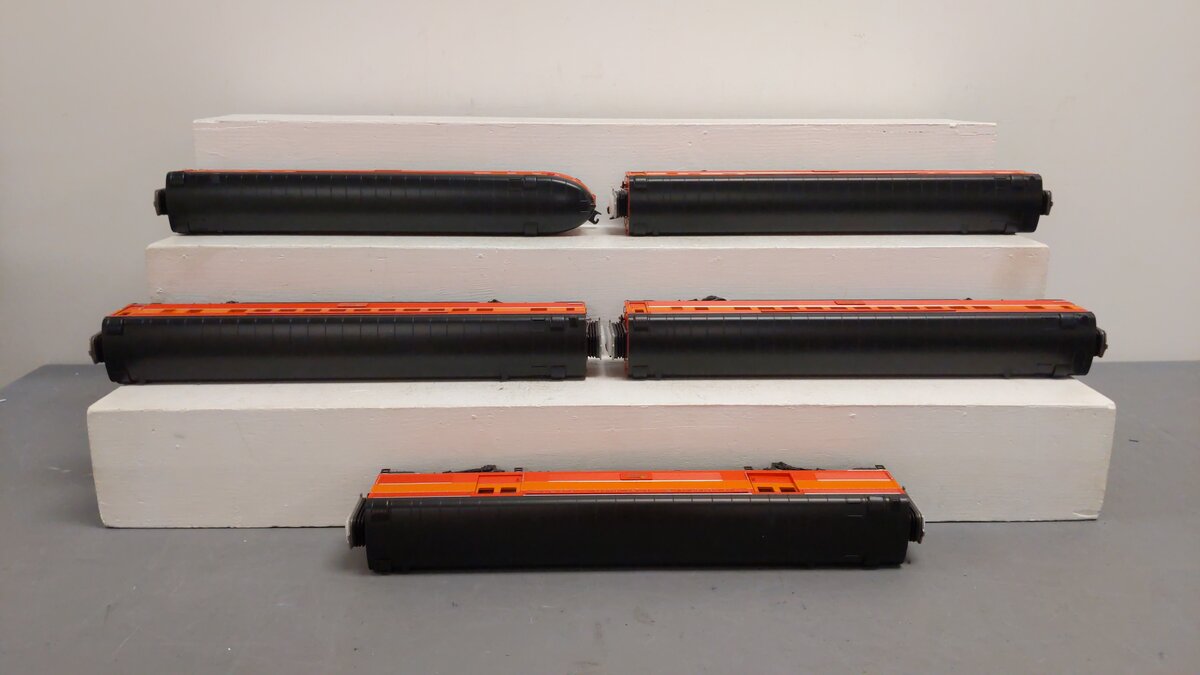 MTH 20-65298 O SP Lines 70' Streamlined Ribbed Passenger Set (Set of 5)