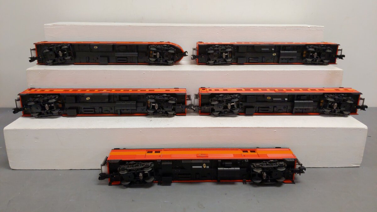 MTH 20-65298 O SP Lines 70' Streamlined Ribbed Passenger Set (Set of 5)