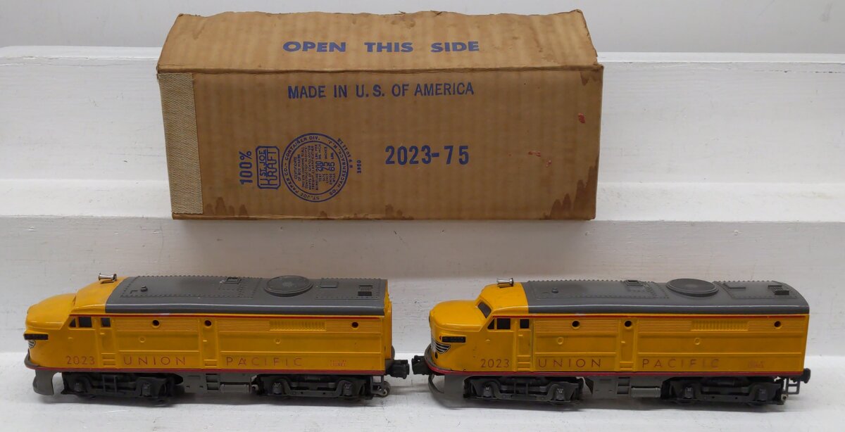 Lionel 2023 Vintage O Union Pacific Alco AA Diesel Locomotive Set VG/Box