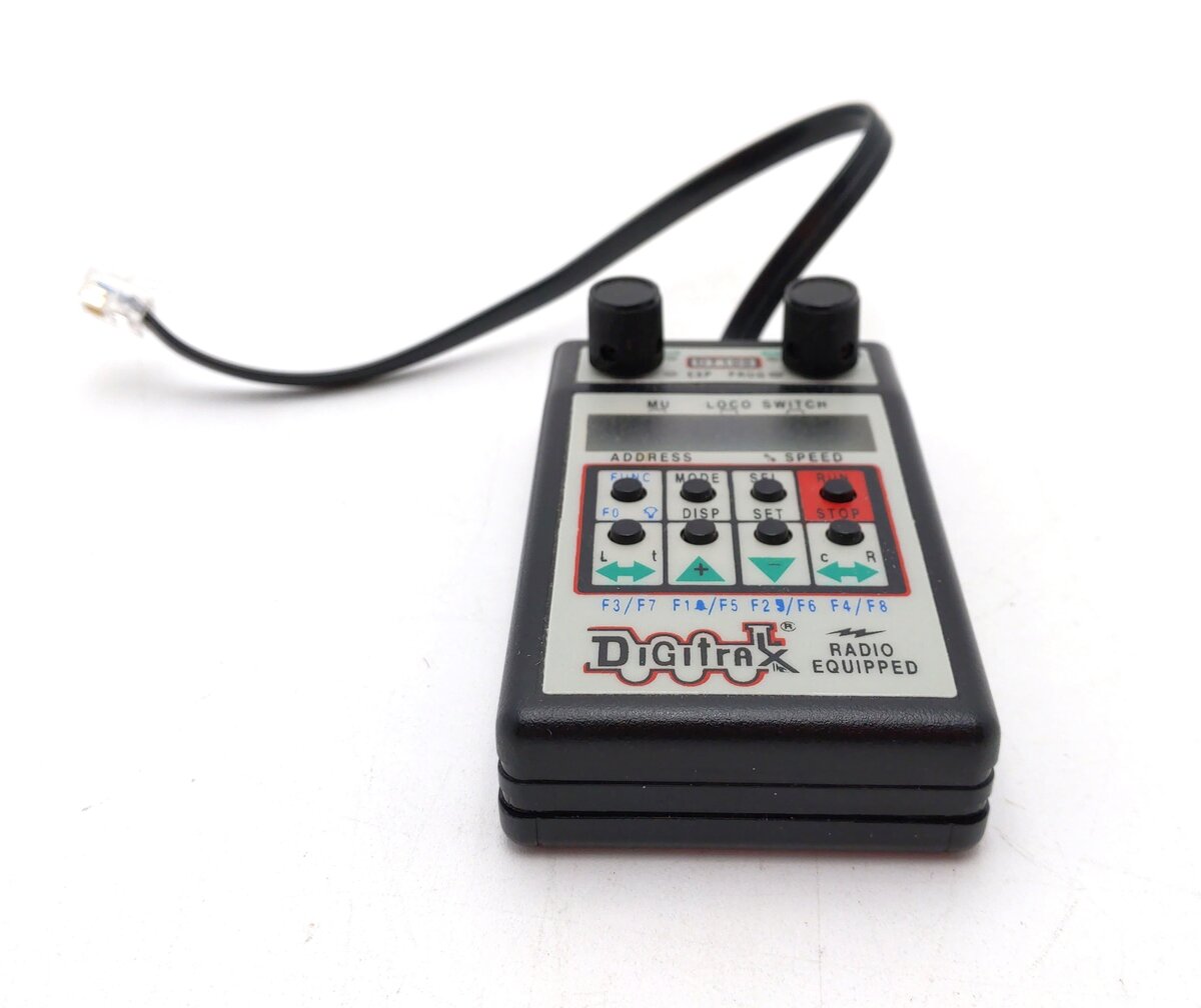 Digitrax DT100R Radio Equipped Digital Command Control Throttle