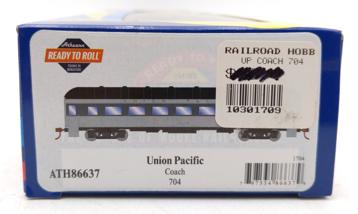 Athearn 86637 HO Union Pacific Arch Roof Coach Ready-To-Run #704