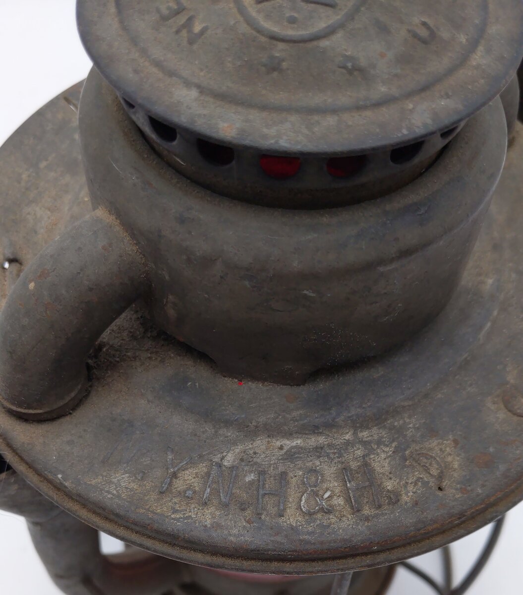 Dietz Vintage NYNH&H Railroad Lantern w/Red Globe VG
