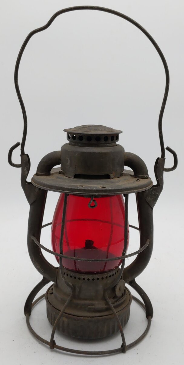 Dietz Vintage NYNH&H Railroad Lantern w/Red Globe VG
