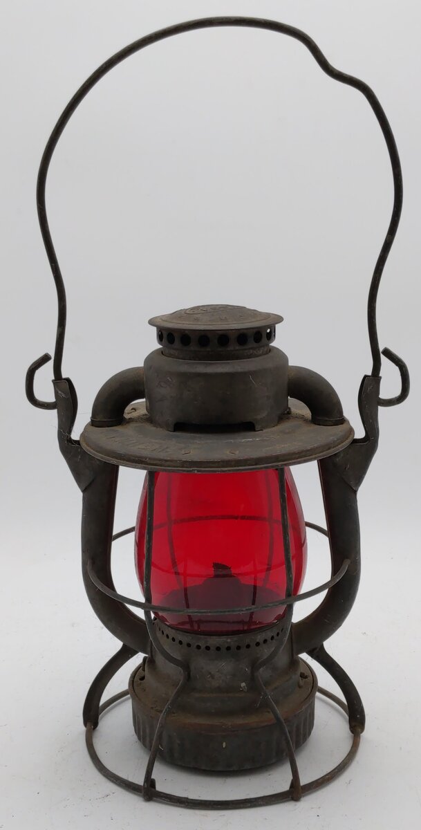 Dietz Vintage NYNH&H Railroad Lantern w/Red Globe VG