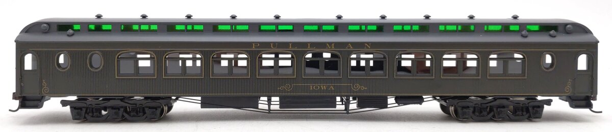 Roundhouse 85365 HO Santa Fe 'Iowa' RTR 85' Pullman Palace Sleeper Car