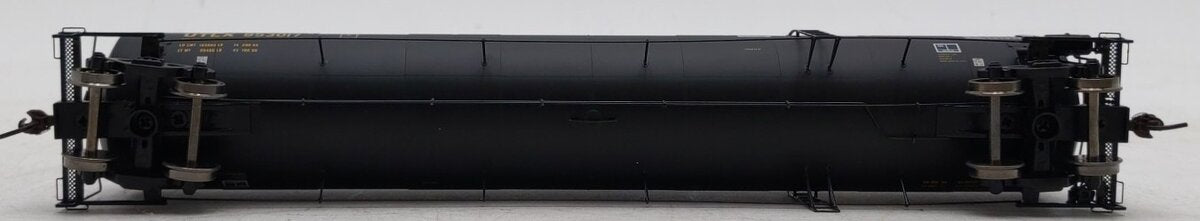 Athearn 96414 HO Scale UTLX 33,900 Gallon Tankcar #953017