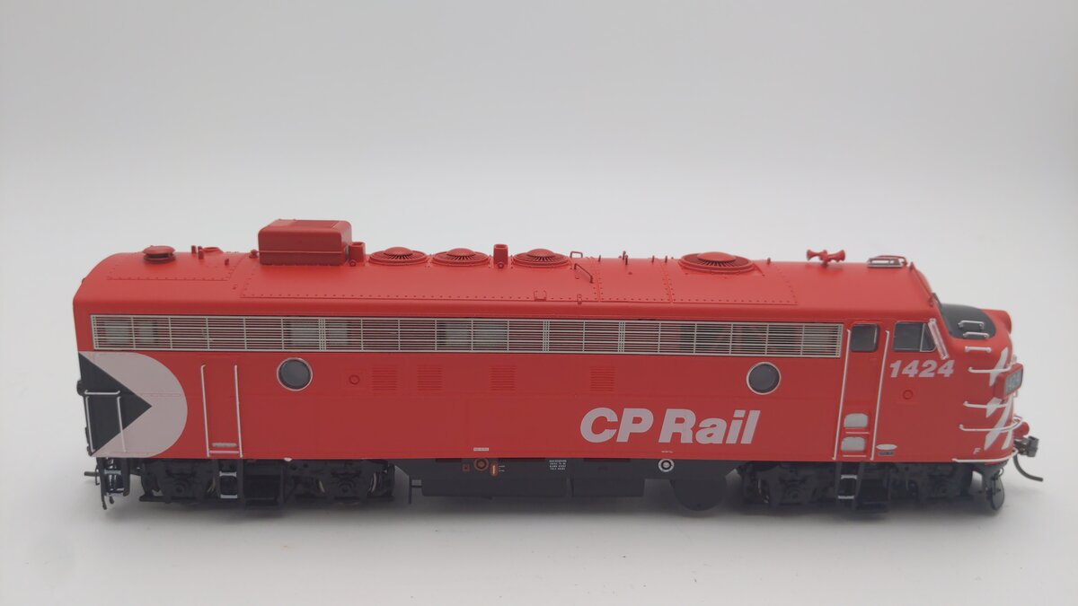 Rapido Trains 222518 HO Scale Canadian Pacific Diesel Locomotive #1424 w/DCC