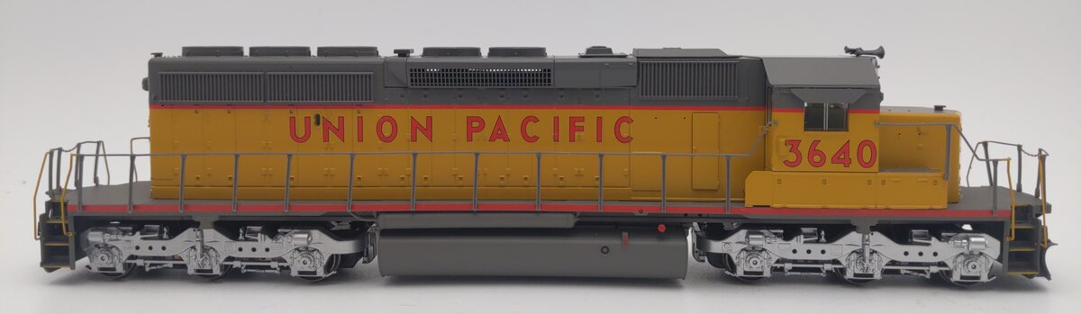 Scale Trains SXT10614 HO UP EMD SD40-2 Diesel Locomotive w/ DCC & Sound #3640 NIB