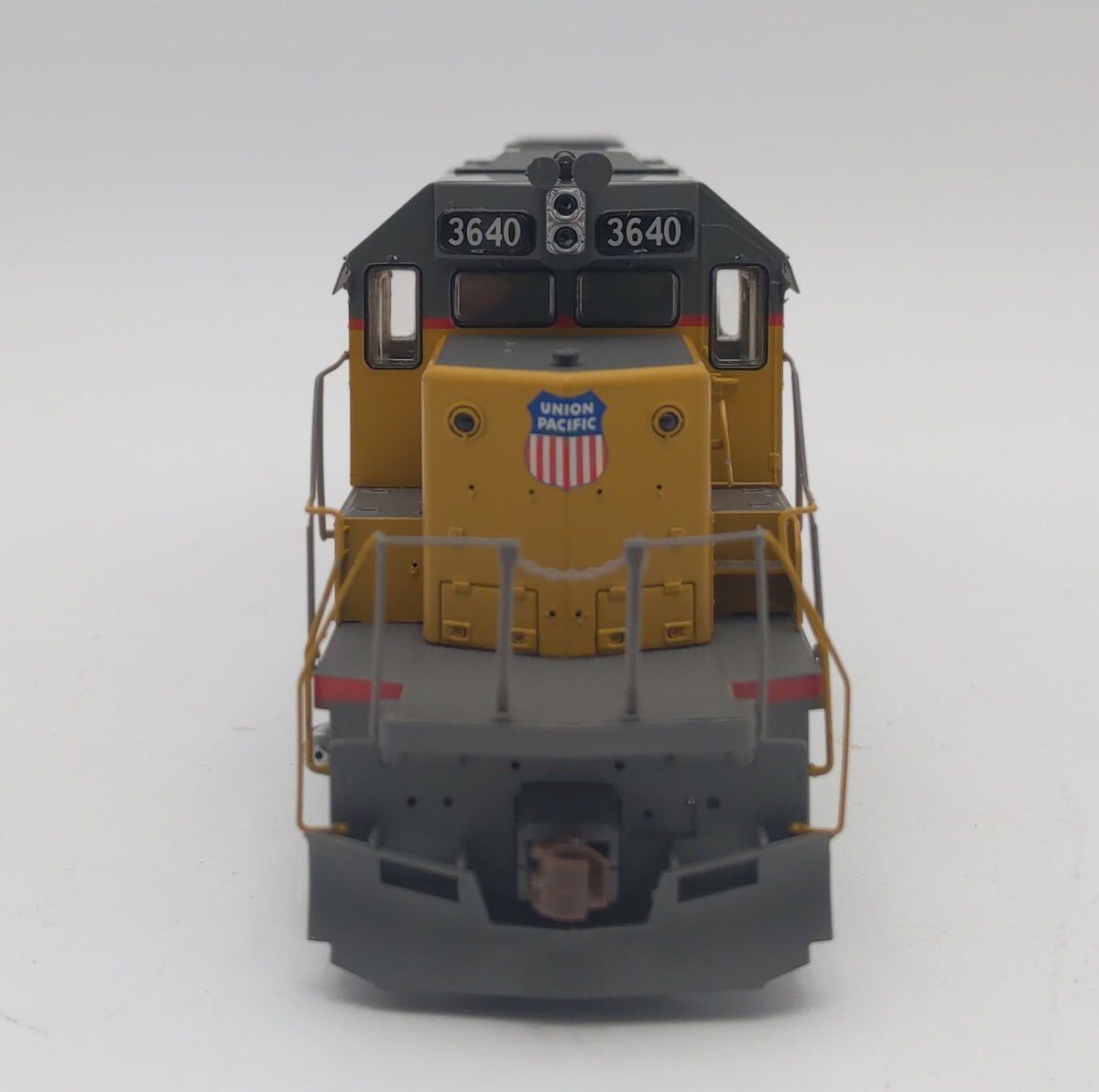 Scale Trains SXT10614 HO UP EMD SD40-2 Diesel Locomotive w/ DCC & Sound #3640 NIB