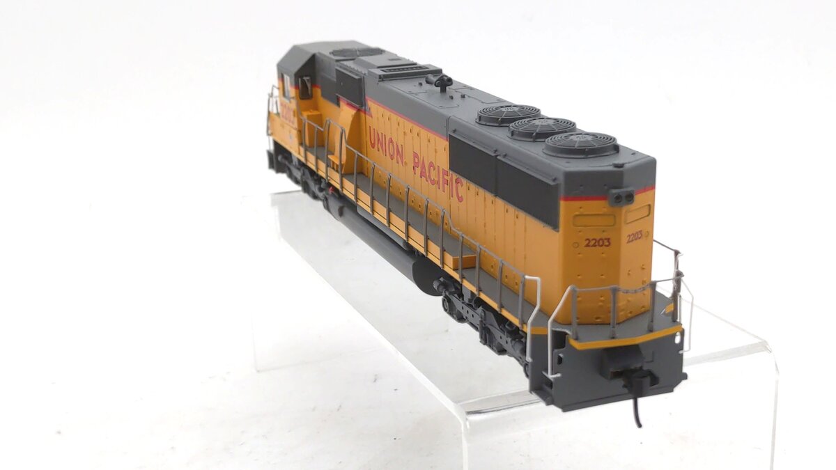 Walthers 910-19760 HO Union Pacific EMD SD60 Spartan Cab Diesel #2203 w/DCC