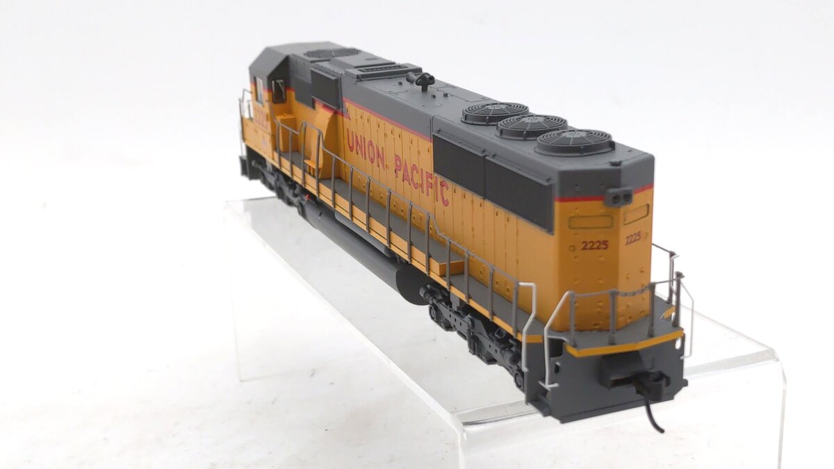 Walthers 910-19761 HO Union Pacific EMD SD60 Spartan Cab Diesel #2225 w/DCC