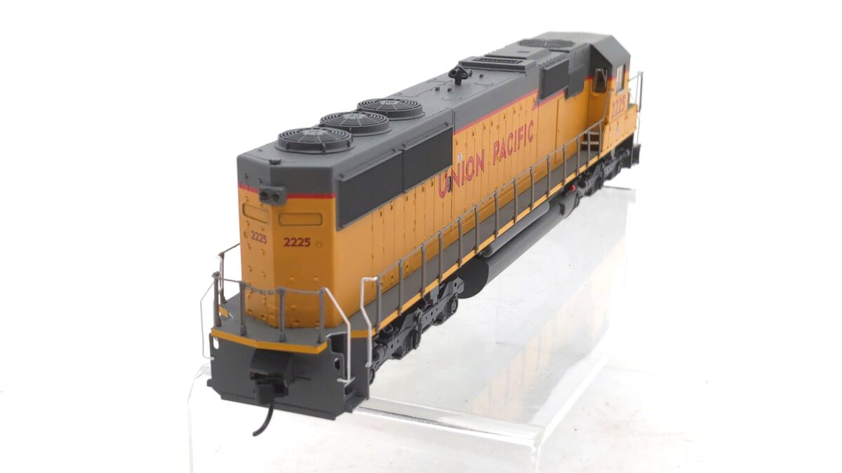 Walthers 910-19761 HO Union Pacific EMD SD60 Spartan Cab Diesel #2225 w/DCC