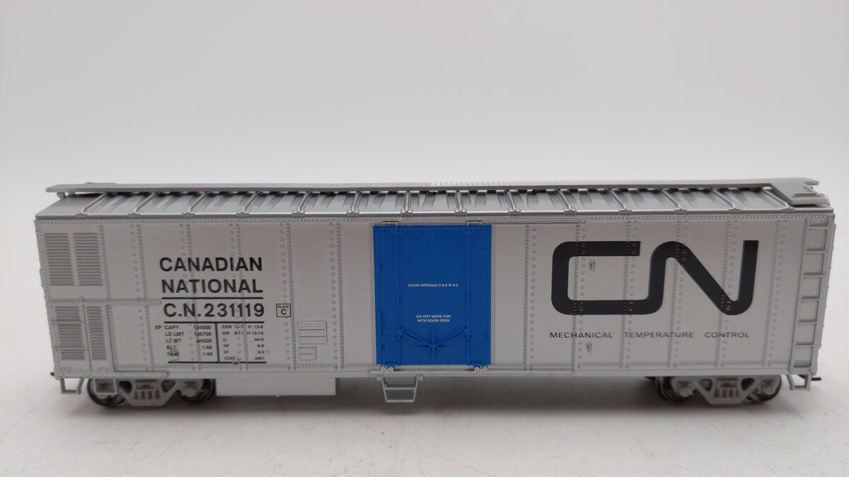 Athearn 92547 HO Scale Canadian National Smooth Side Reefer Car #231119
