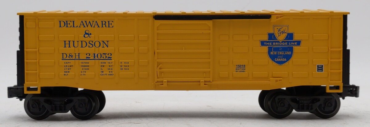 Lionel 6-15018 O Gauge D&H Waffle-Sided Boxcar #24052
