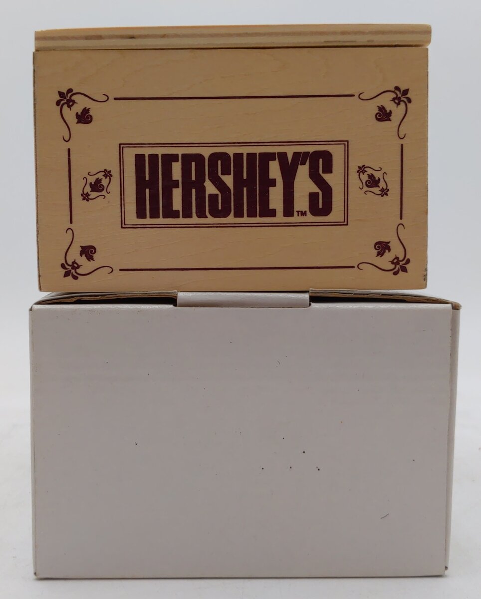 Ertl F299 Diecast 1924 Hershey's 1914 Roadster Mini in Wooden Box Car