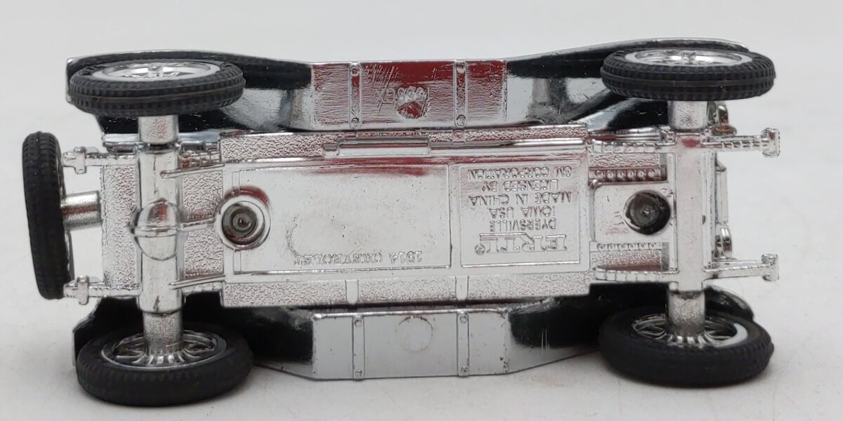 Ertl F299 Diecast 1924 Hershey's 1914 Roadster Mini in Wooden Box Car