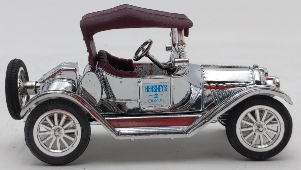 Ertl F299 Diecast 1924 Hershey's 1914 Roadster Mini in Wooden Box Car
