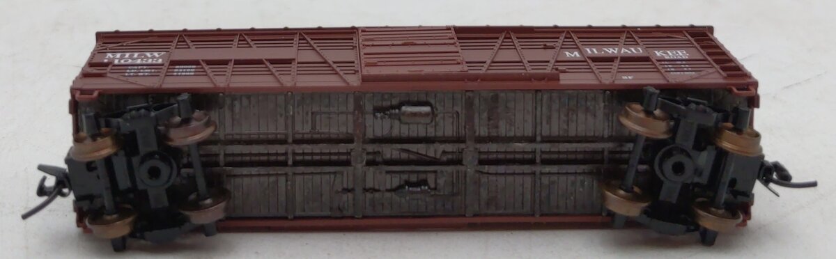 Micro-Trains 03500221 N Milwaukee Road 40' Stock Car #110433