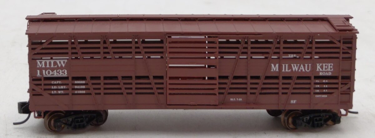 Micro-Trains 03500221 N Milwaukee Road 40' Stock Car #110433