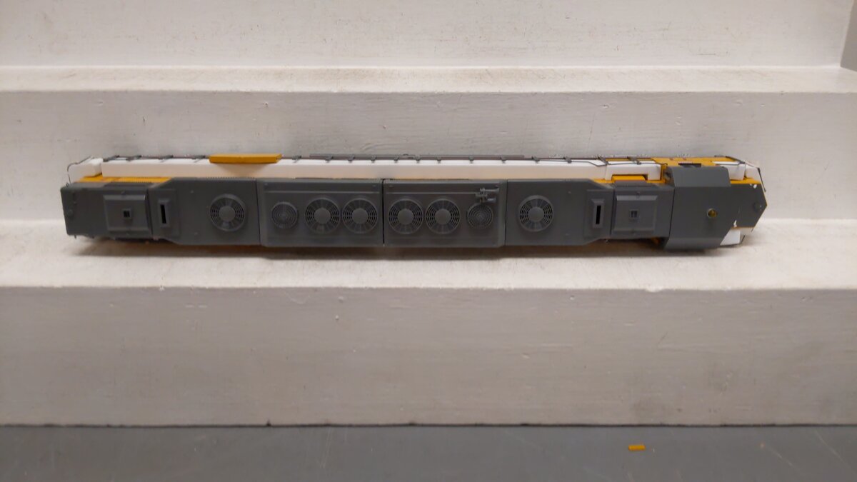 Lionel 2233180 O Union Pacific Shield Legacy DD35 Diesel Locomotive #77