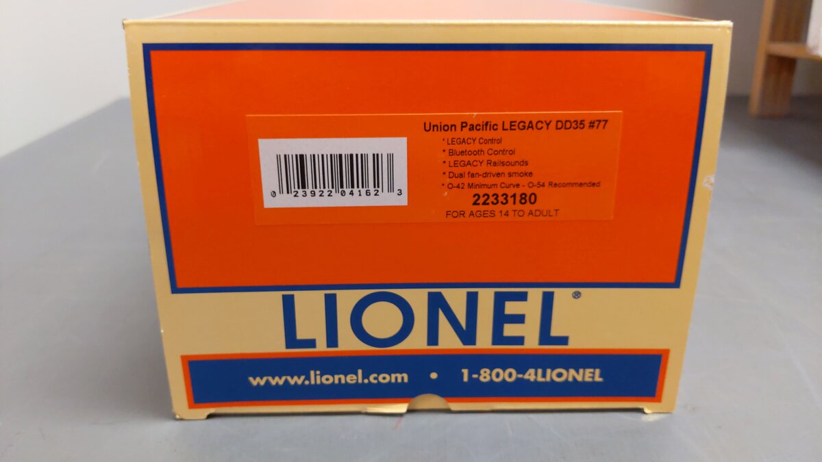 Lionel 2233180 O Union Pacific Shield Legacy DD35 Diesel Locomotive #77