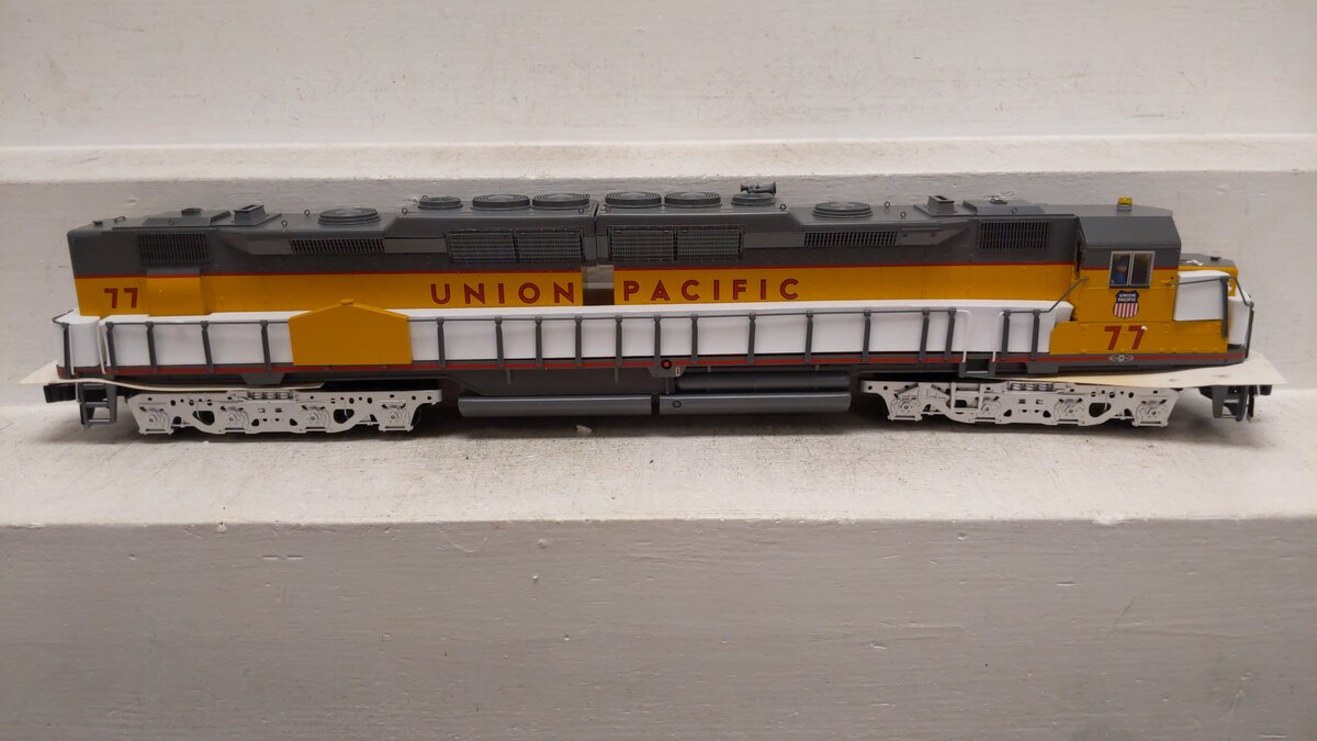 Lionel 2233180 O Union Pacific Shield Legacy DD35 Diesel Locomotive #77