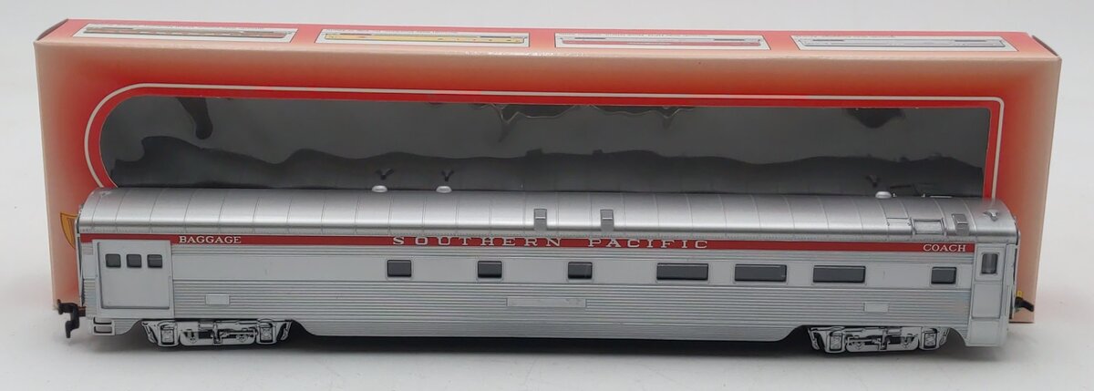 IHC 47954 HO Southern Pacific Corrugated Side Combine Passenger Coach