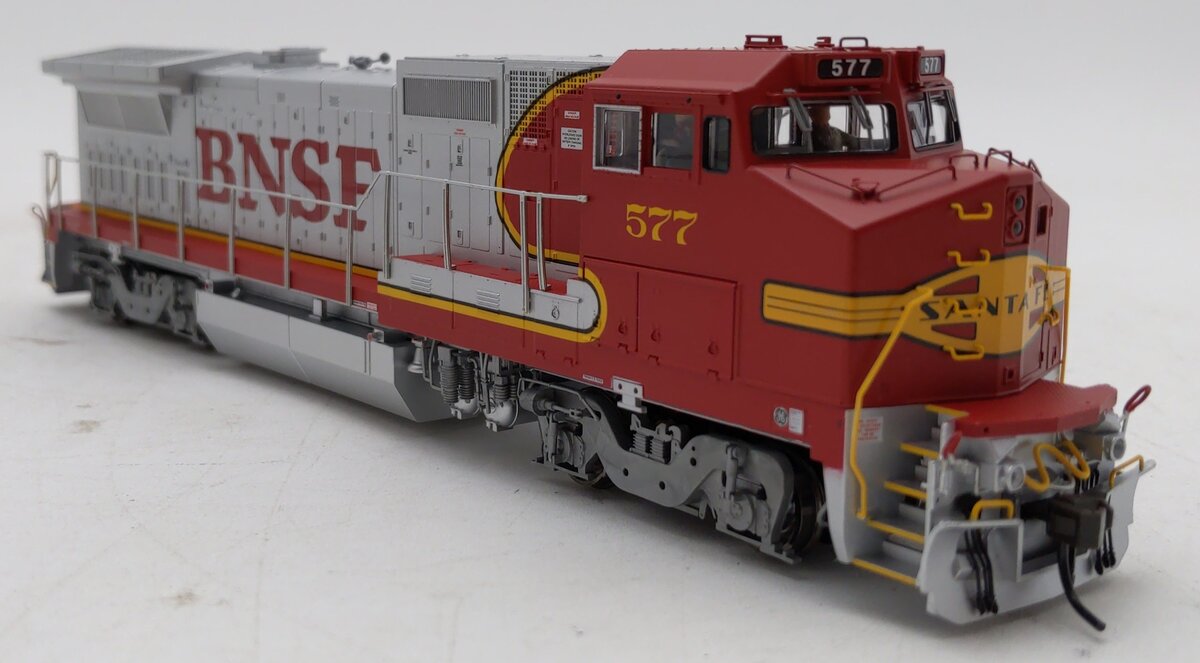 Atlas 7273 HO BNSF Warbonnet Dash 8-40BW Diesel Locomotive Standard DC #577