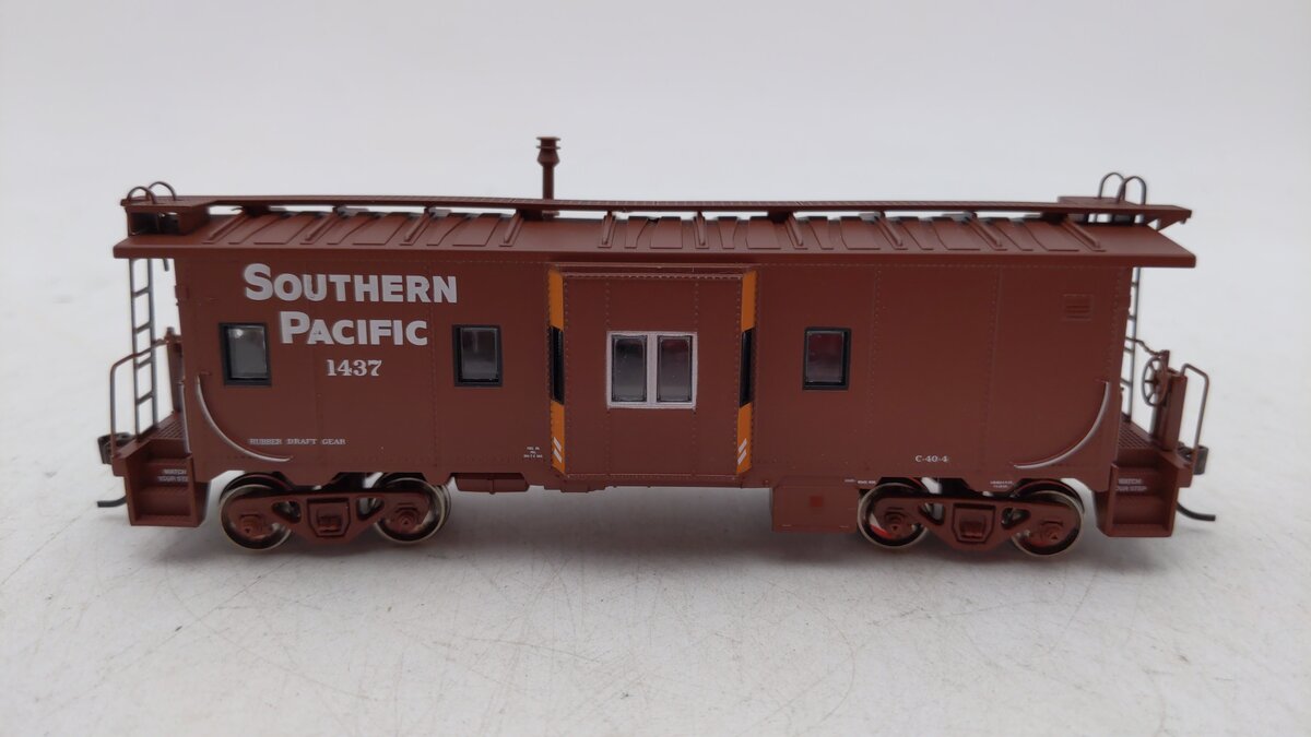 Athearn 74716 HO Southern Pacific RTR Bay Window Caboose #1437