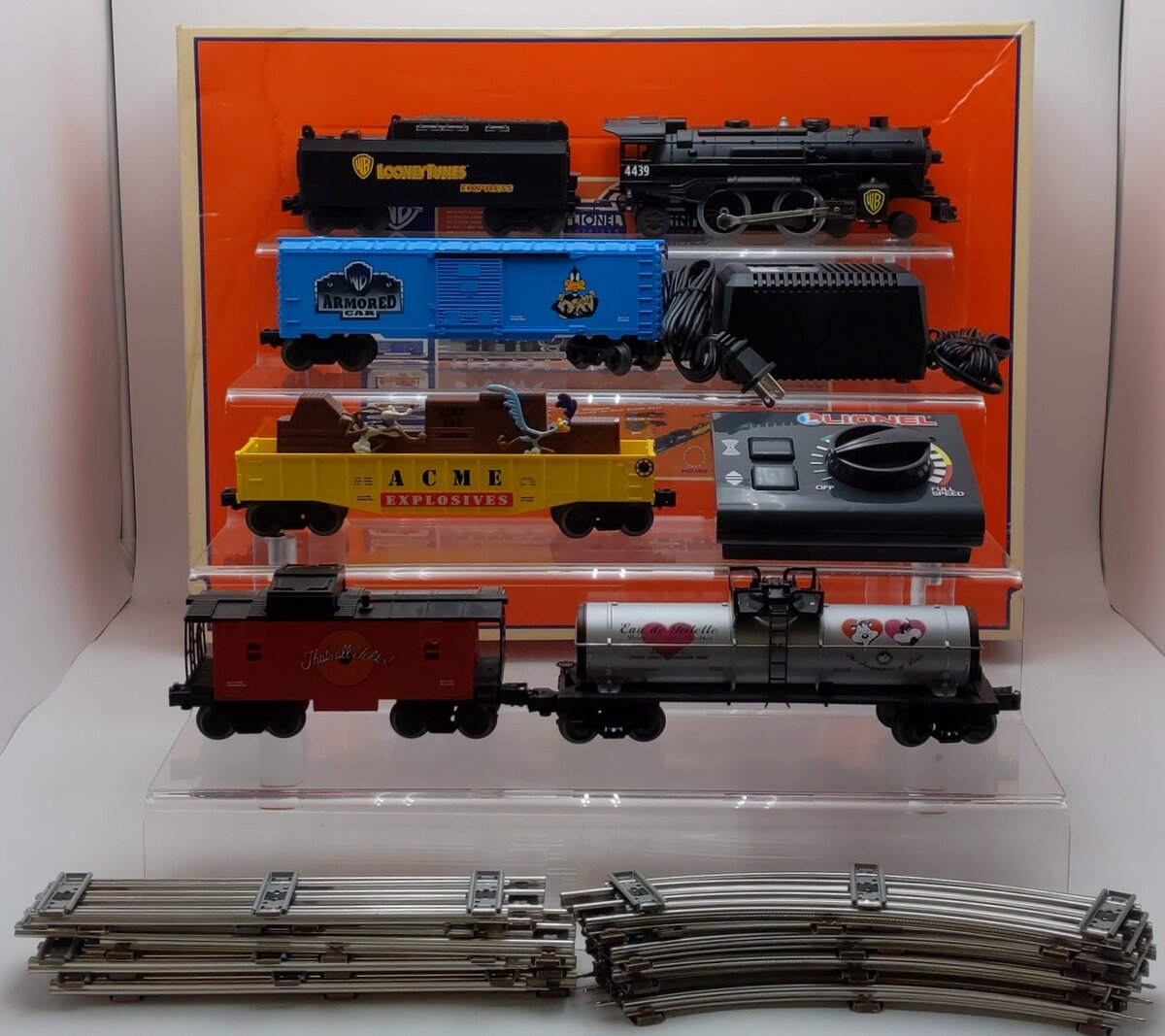 Lionel 6-21936 O Gauge Warner Bros. Looney Tunes Steam Freight Train Set VG/Box