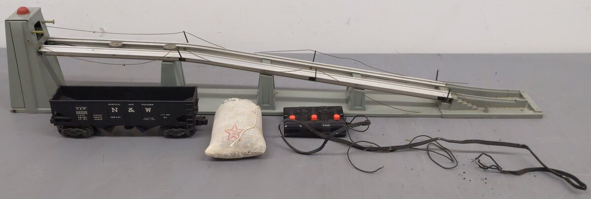 Lionel 456 Vintage O Operating Coal Ramp, Controller & 3456 Operating Hopper Car VG/Box
