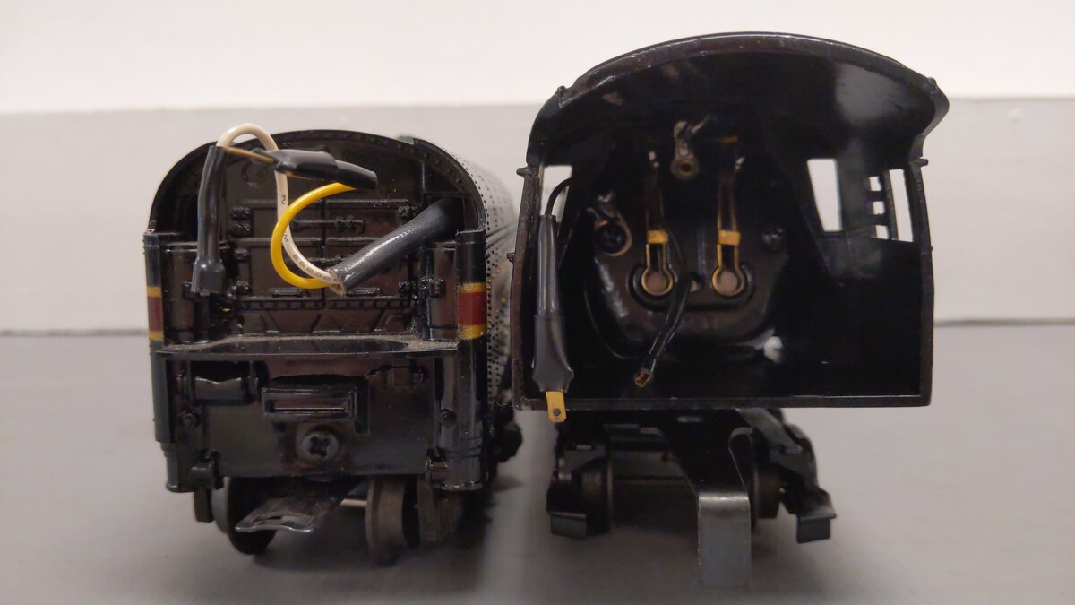 Lionel 6-8100 O Gauge Norfolk & Western 4-8-4 Steam Locomotive & Tender #611 EX/Box