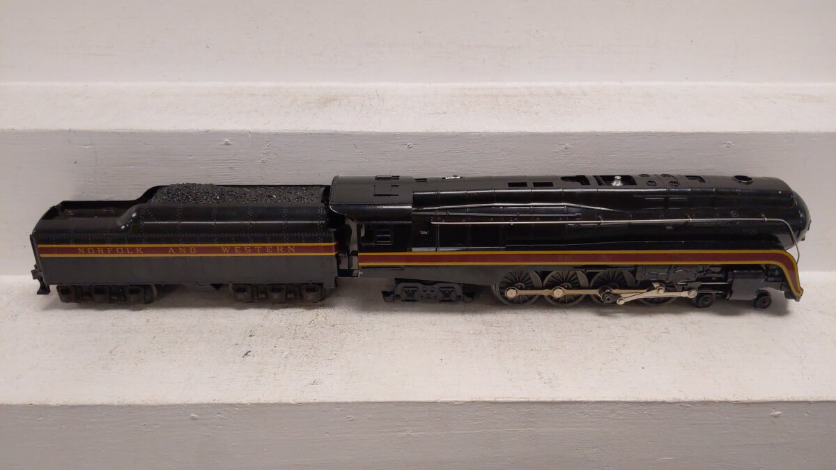 Lionel 6-8100 O Gauge Norfolk & Western 4-8-4 Steam Locomotive & Tender #611 EX/Box