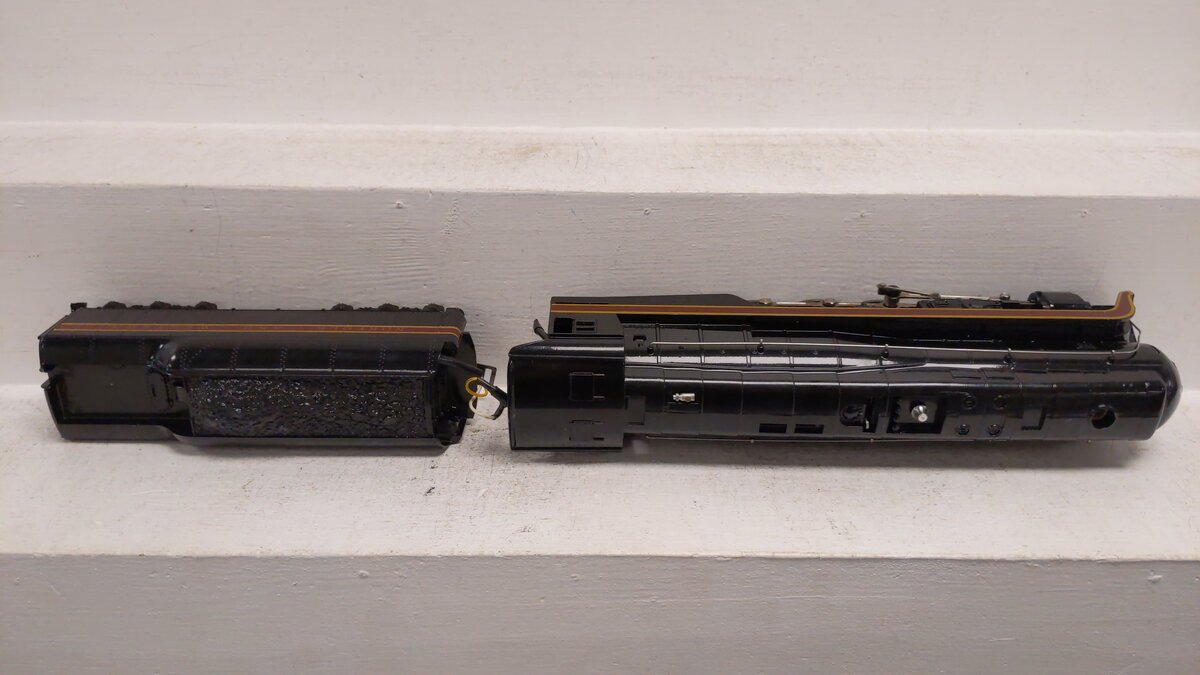 Lionel 6-8100 O Gauge Norfolk & Western 4-8-4 Steam Locomotive & Tender #611 EX/Box