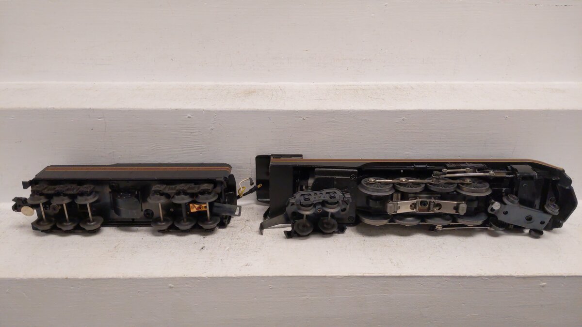 Lionel 6-8100 O Gauge Norfolk & Western 4-8-4 Steam Locomotive & Tender #611 EX/Box