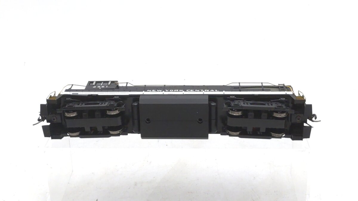 Bowser 24538 HO New York Central U25b Diesel Locomotive #2561with Sound