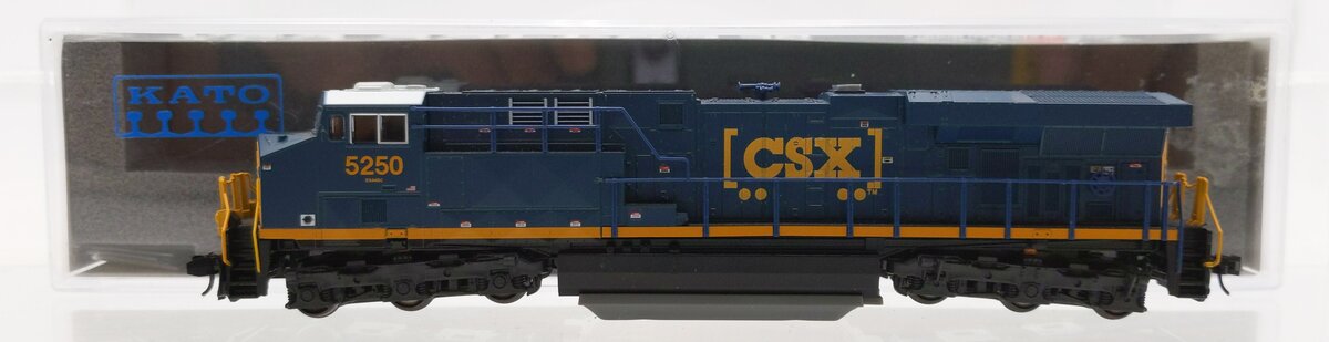 Kato 176-8936 N CSX GE ES44DC Boxcar Logo Diesel Locomotive #5250
