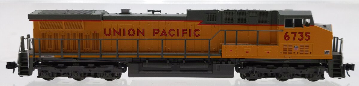 Kato 176-7038 N Union Pacific GE AC4400CW Diesel Locomotive #6735 LN/Box