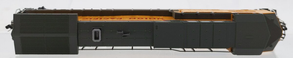 Kato 176-7038 N Union Pacific GE AC4400CW Diesel Locomotive #6735