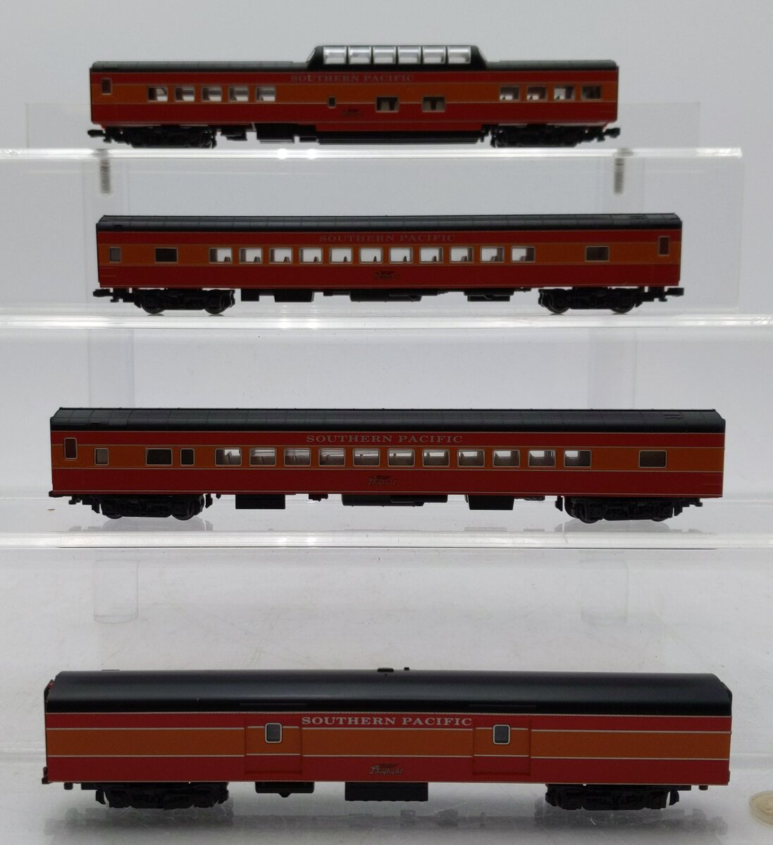 Kato 106-029 N Scale Southern Pacific Daylight Smooth Side 4-Car Passenger Set LN/Box