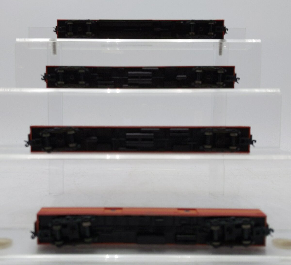 Kato 106-029 N Scale Southern Pacific Daylight Smooth Side 4-Car Passenger Set LN/Box
