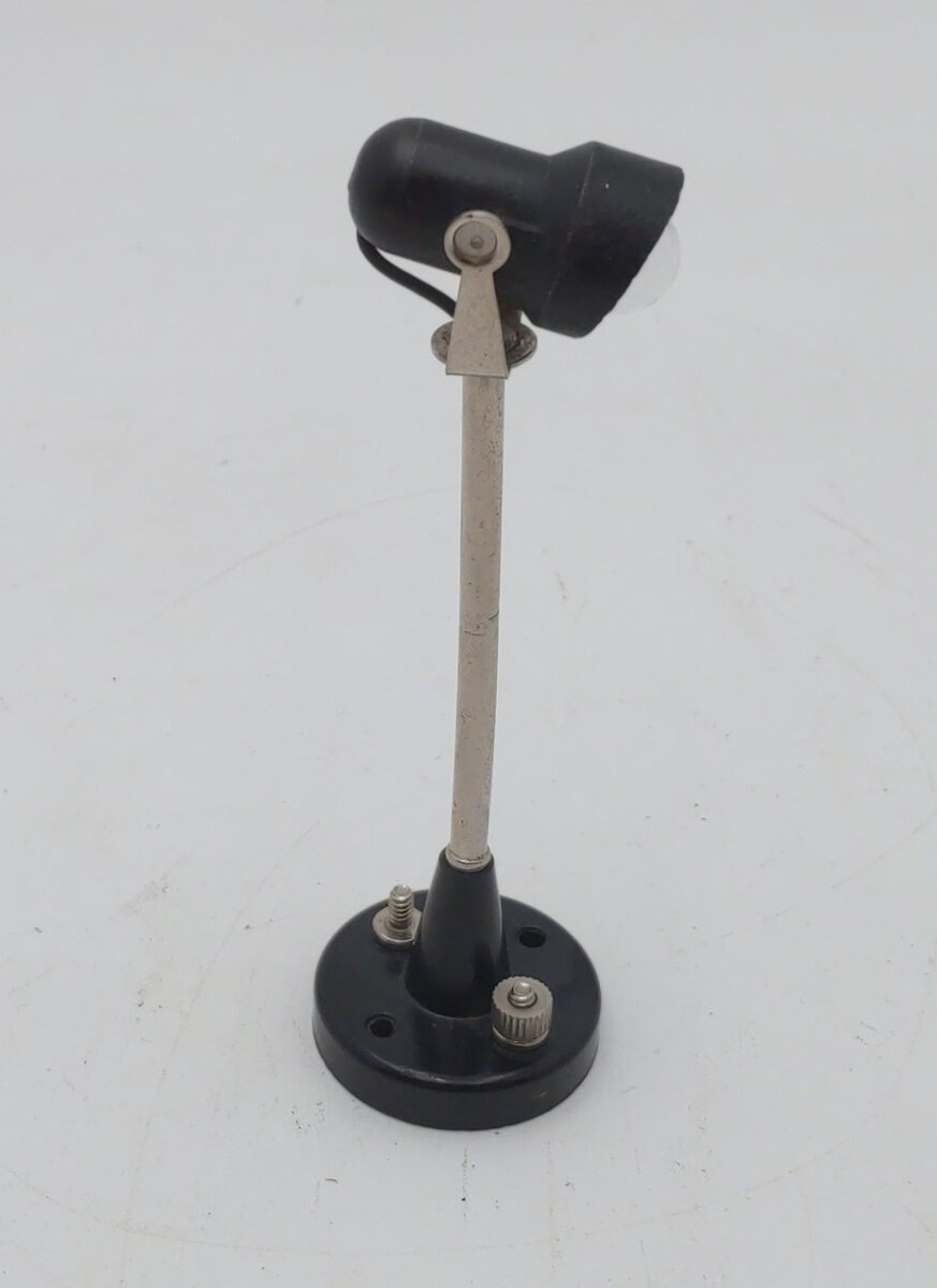 Lionel 70 Vintage O Yard Light VG/Box