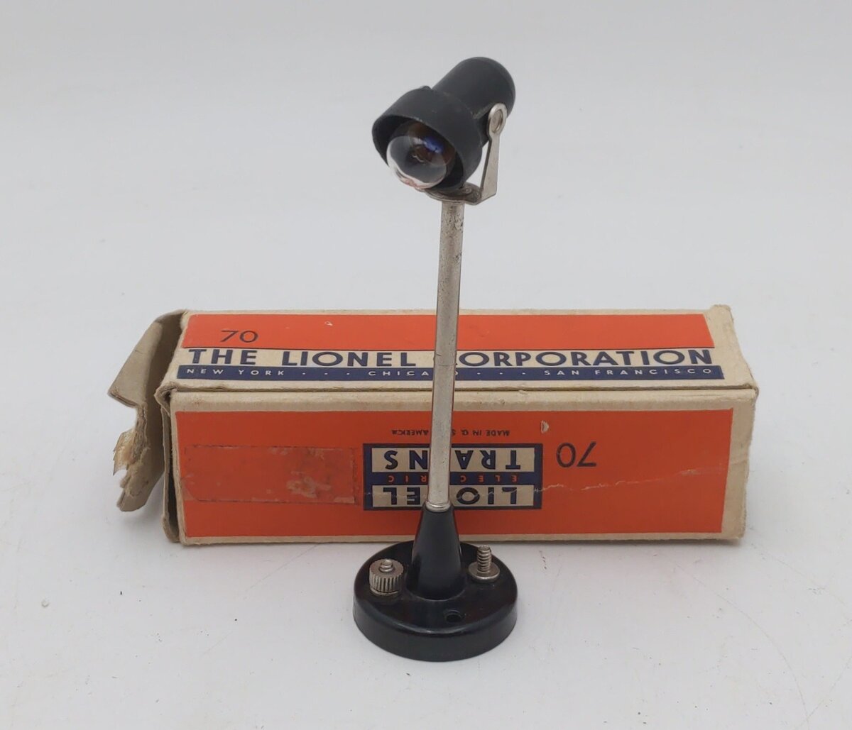 Lionel 70 Vintage O Yard Light VG/Box