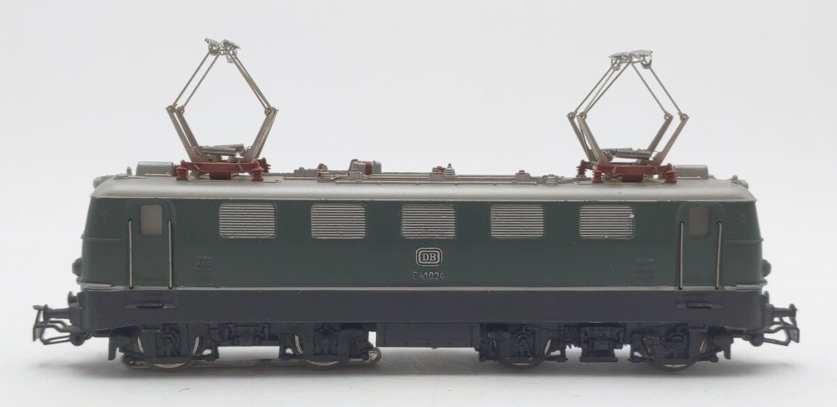 Marklin 3037 HO Deutsche Bahn Green Electric Locomotive #E41024 EX/Box