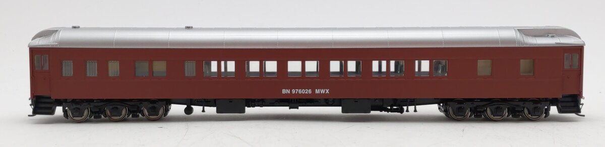 Walthers 932-10021 HO BN Maintenance Of Way 12-1 Sleeper Passenger Car #976026