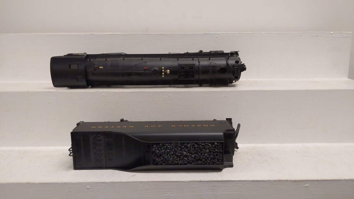 MTH 20-3058-1 O N&W 4-8-4 Unshrouded J-Class Steam Loco & Tender w/PS2 #605 EX/Box