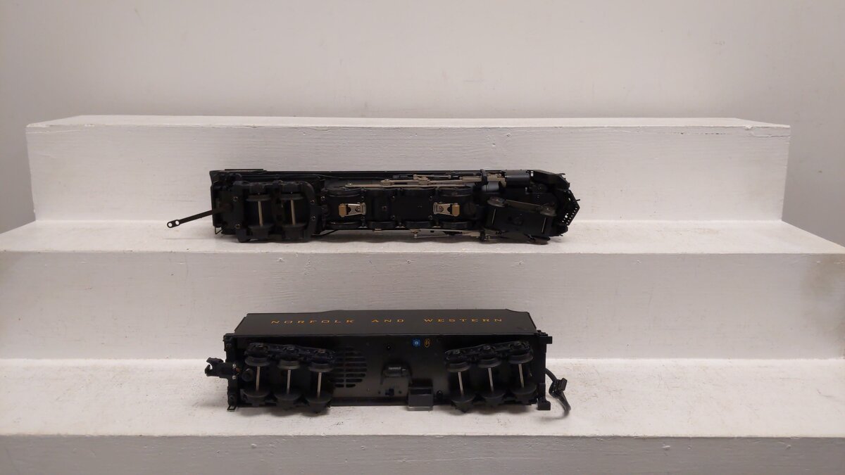 MTH 20-3058-1 O N&W 4-8-4 Unshrouded J-Class Steam Loco & Tender w/PS2 #605 EX/Box