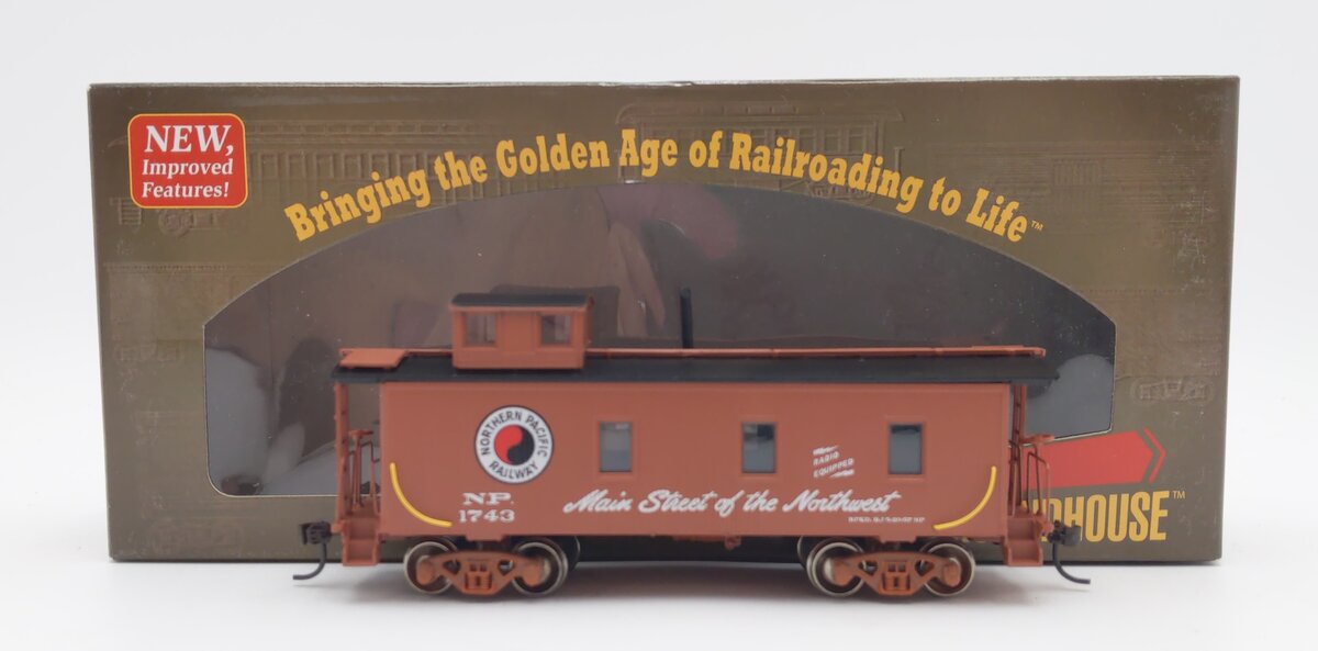 Roundhouse 84269 HO Scale Northern Pacific 30' 3-Window Caboose #1743