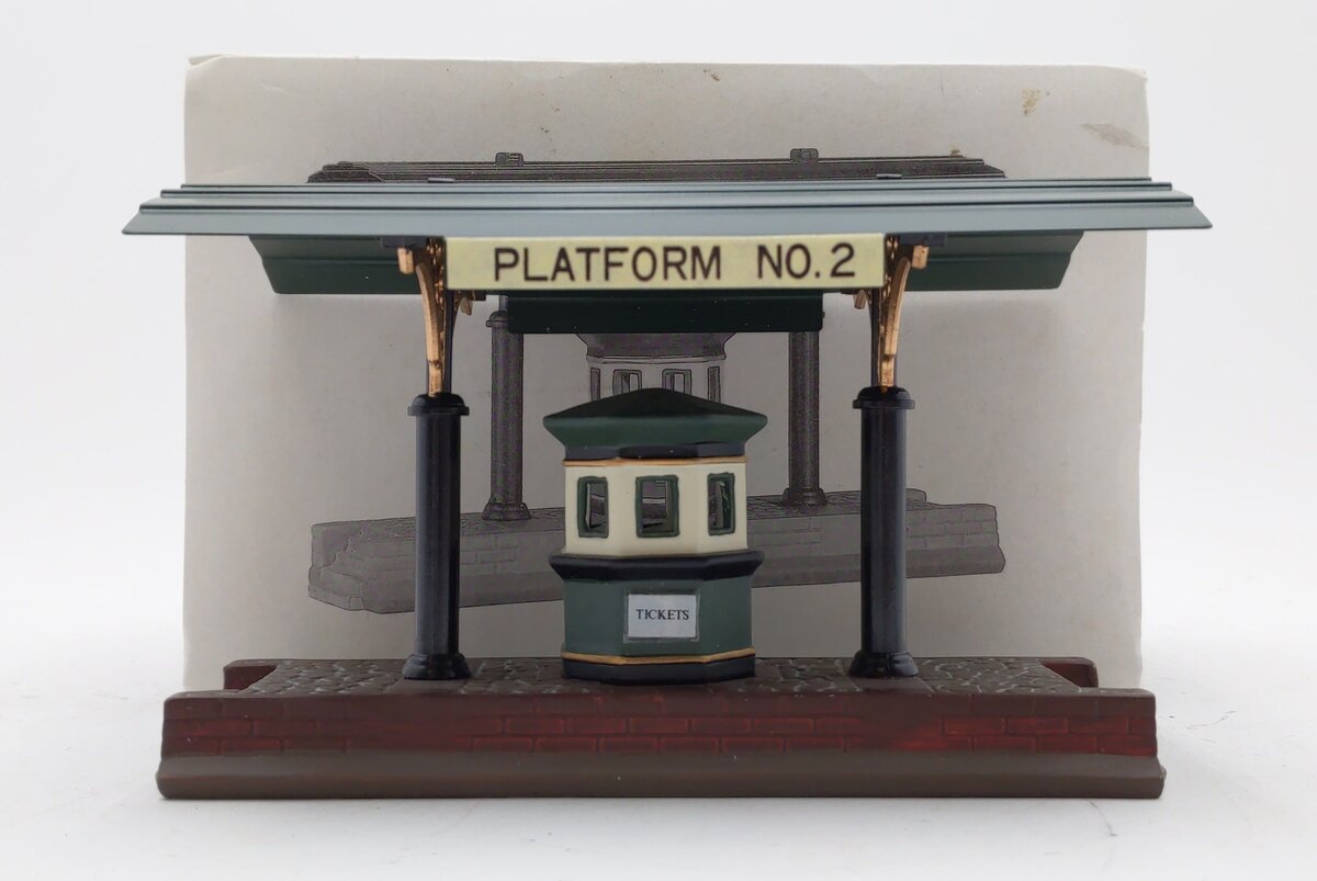 Dept 56 5575-1 Victoria Station Train Platform LN/Box