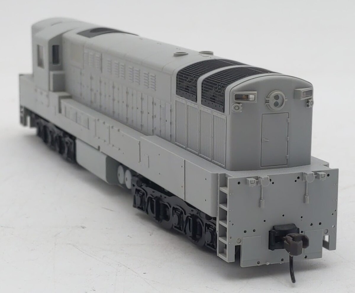 Atlas 7801 HO Undecorated Trainmaster Phase 1b Diesel Locomotive